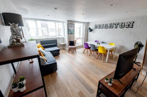 Et opholdsområde på Boutique-Style Apartment in Heart of Brighton Lanes