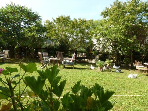 Taman di luar Palacio de Arredondo