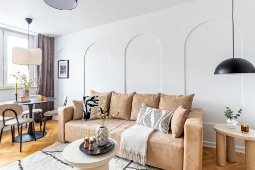 Łazienki Park Two-Bedroom Apartment with Balcony by Mia