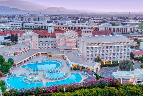eine Luftansicht eines Resorts in der Unterkunft Innvista Hotels Belek in Belek