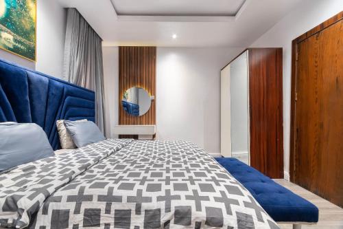 Una cama o camas en una habitación de Psks Apartments