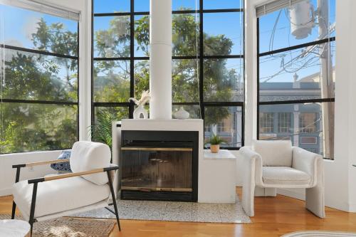 Posezení v ubytování Bright Spacious & Comfortable Hayes Valley Condo