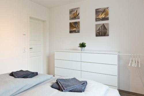 Una cama o camas en una habitación de Apartment unter den Kiefern 109