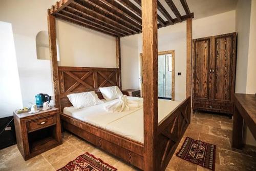 Giường trong phòng chung tại Gülbaba Hotels