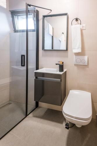 LuxStay Apartments APT2 - Private Parking