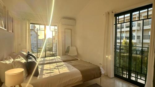 Ένα ή περισσότερα κρεβάτια σε δωμάτιο στο Noly by Check-in Portugal