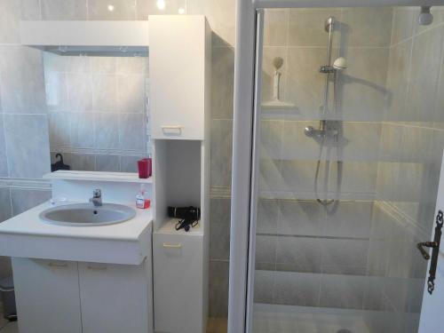 Koupelna v ubytování Le pastoral