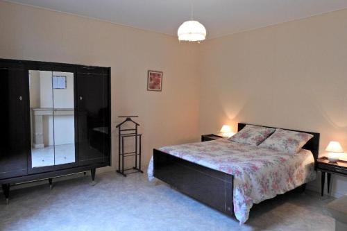 En eller flere senge i et værelse på Le gite communal