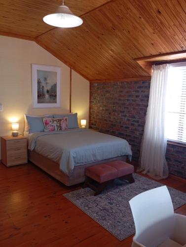 Ένα ή περισσότερα κρεβάτια σε δωμάτιο στο Spacious Home, 2-Bed, 2-Bath, Braai Area, Parking