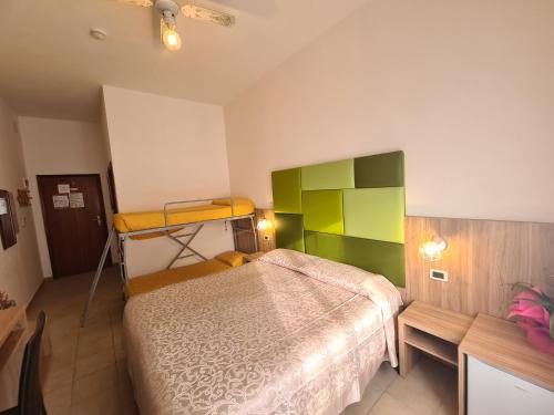 Ένα ή περισσότερα κρεβάτια σε δωμάτιο στο Hotel Gladys