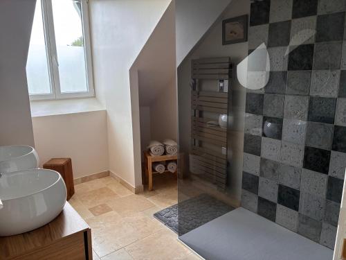 Ένα μπάνιο στο La Villa Mirabelle 2min d'Arromanches-les-Bains