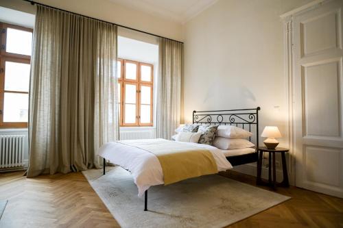 Ένα ή περισσότερα κρεβάτια σε δωμάτιο στο Apartmány Wetzlerov dom