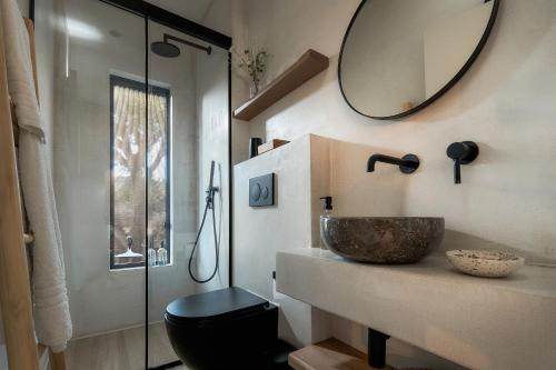 Ένα μπάνιο στο Villa Kosmima