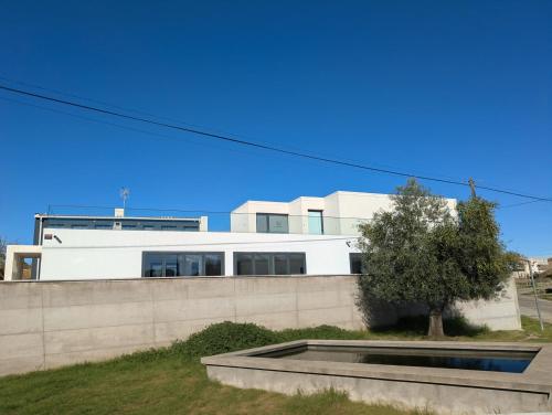 Το κτήριο όπου στεγάζεται  η παραθεριστική κατοικία