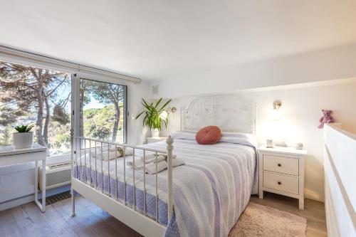 Ένα ή περισσότερα κρεβάτια σε δωμάτιο στο Loft Cala Canyelles