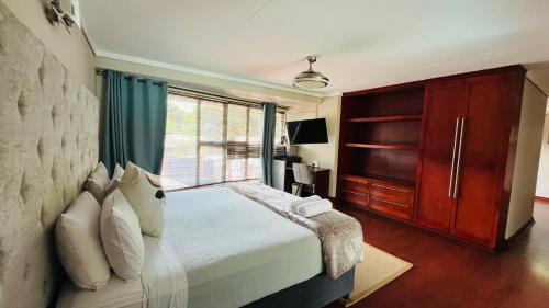 Ένα ή περισσότερα κρεβάτια σε δωμάτιο στο Royal Guesthouse The Castle