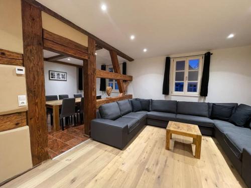 a living room with a blue couch and a table at Juraperle - Historisch und modern - Wohnung 1 in Bad Staffelstein