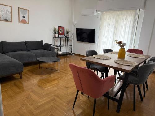 Athenian sunlit central flat!