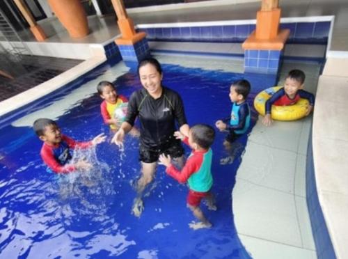 Επισκέπτες που μένουν στο The Dharma Lovina - Mountain, Sea & Sunset View - Private Villa w Starlink - 5br