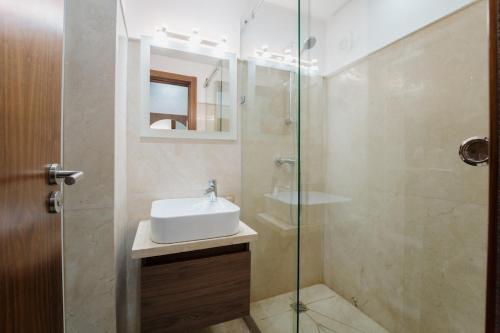 Ένα μπάνιο στο Luxury and Comfort, High-Speed Wi-Fi, Big Terrace, Pool