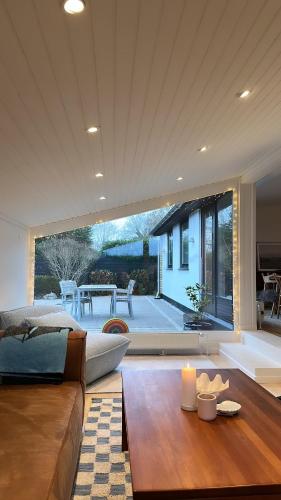 Χώρος καθιστικού στο Stylish and peaceful seaside home near it all