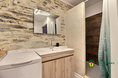 a bathroom with a sink and a mirror at Maison de la vilaine in Saint-Dolay