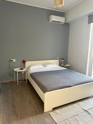Spacious sunlit 3bd flat,2 bathroom best location!
