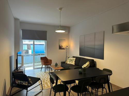 Spacious sunlit 3bd flat,2 bathroom best location!