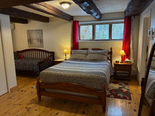 Postel nebo postele na pokoji v ubytování La Grange Country Inn