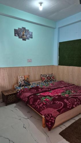 a bedroom with a large bed with a purple comforter at Ravers point in Kasol