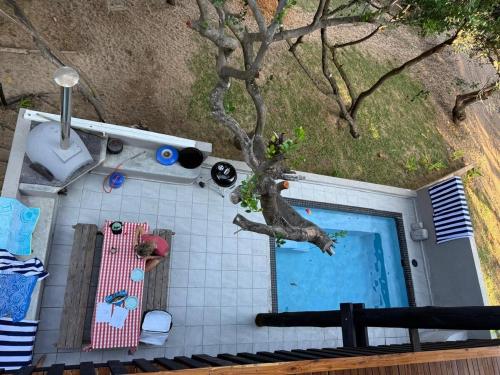 La alberca dentro o cerca de Altitude Oasis