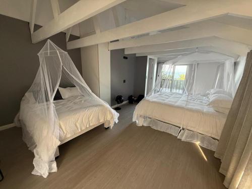 Llit o llits en una habitació de Altitude Oasis