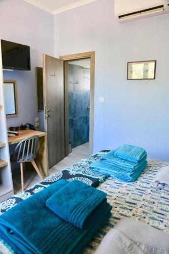 Casa Anthos free parking