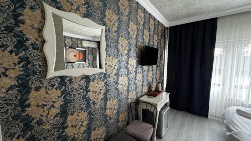 Μια τηλεόραση ή/και κέντρο ψυχαγωγίας στο Tuzla Sahil Enjoy Hotel