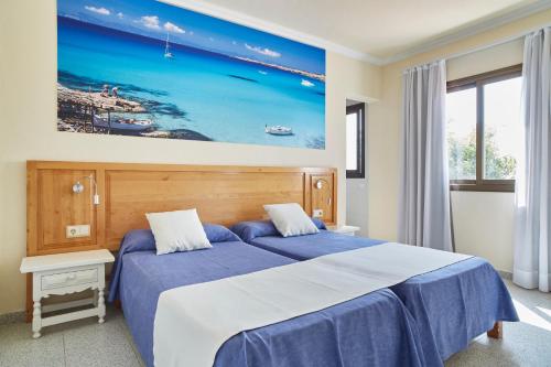 En eller flere senge i et værelse på Invisa Hotel Casa Luis