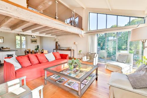 Χώρος καθιστικού στο QUAI 3 loft moderne et lumineux les pieds dans l'eau