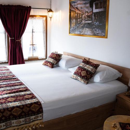 Ένα ή περισσότερα κρεβάτια σε δωμάτιο στο Hotel Ari Old Town