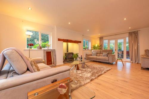 Posezení v ubytování Sutherland House Modern & Elegant Home - Pass the Keys