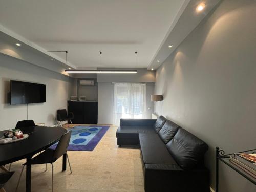 Diocharous garden apartment
