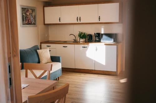 Køkken eller tekøkken på Agroturystyka u Gazdy, Wisła - zimowy raj dla rodzin, 1 km od stoku, Domowe śniadania, domek z balią & apartamenty, Zwierzęta z naszej zagrody