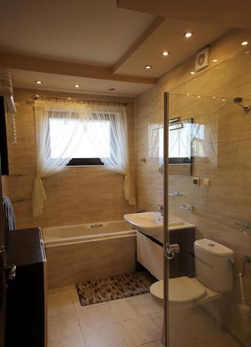 a bathroom with a tub and a toilet and a sink at Sportowa 34 in Bełchatów