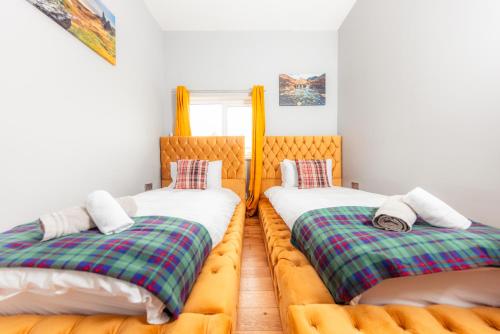 Ένα ή περισσότερα κρεβάτια σε δωμάτιο στο Seaview Cottage Schoolhouse 2