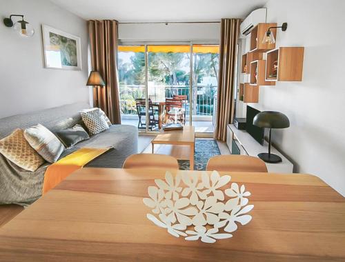 Appart moderne, piscine, parking proche des plages