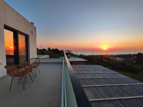 Η ανατολή ή δύση του ηλίου όπως φαίνεται από αυτή η βίλα ή από εκεί κοντά