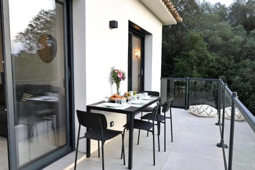 Balkón nebo terasa v ubytování A Macchia - T2 nature & couché de soleil