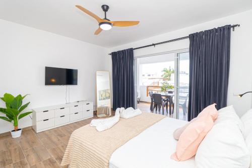En eller flere senge i et værelse på Luxury 1 BR at Paraiso Residence Bayahibe