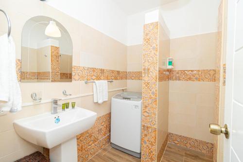 Et badeværelse på Luxury 1 BR at Paraiso Residence Bayahibe