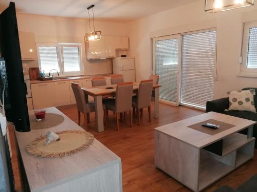 Kuchyň nebo kuchyňský kout v ubytování Galešnjak