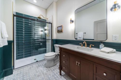 Un baño de The Study