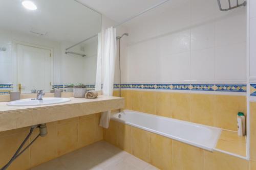 a bathroom with a sink and a bath tub at Casa Piña Colada in Corralejo
